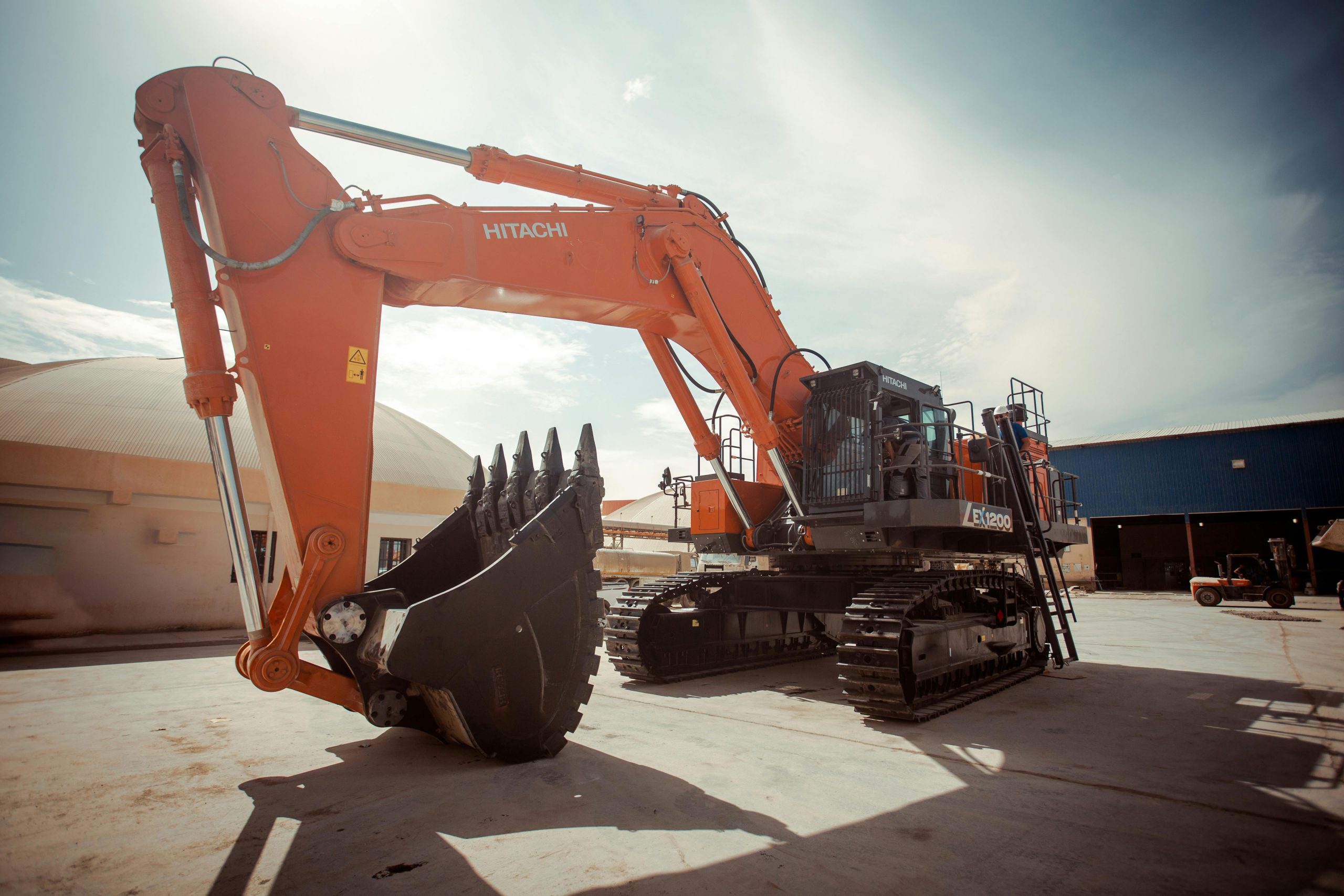 Comparing Types of Digger Buckets for Efficient Volume Calculation