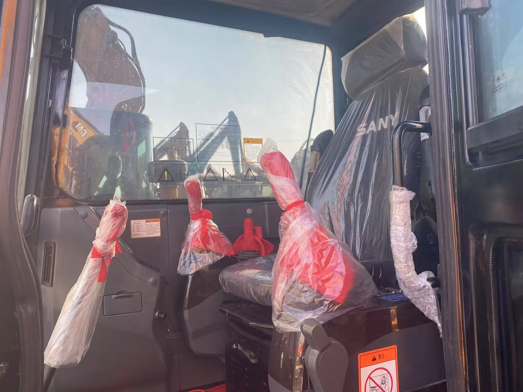 What Design Features Affect the Average Lifespan of a Backhoe in Hours